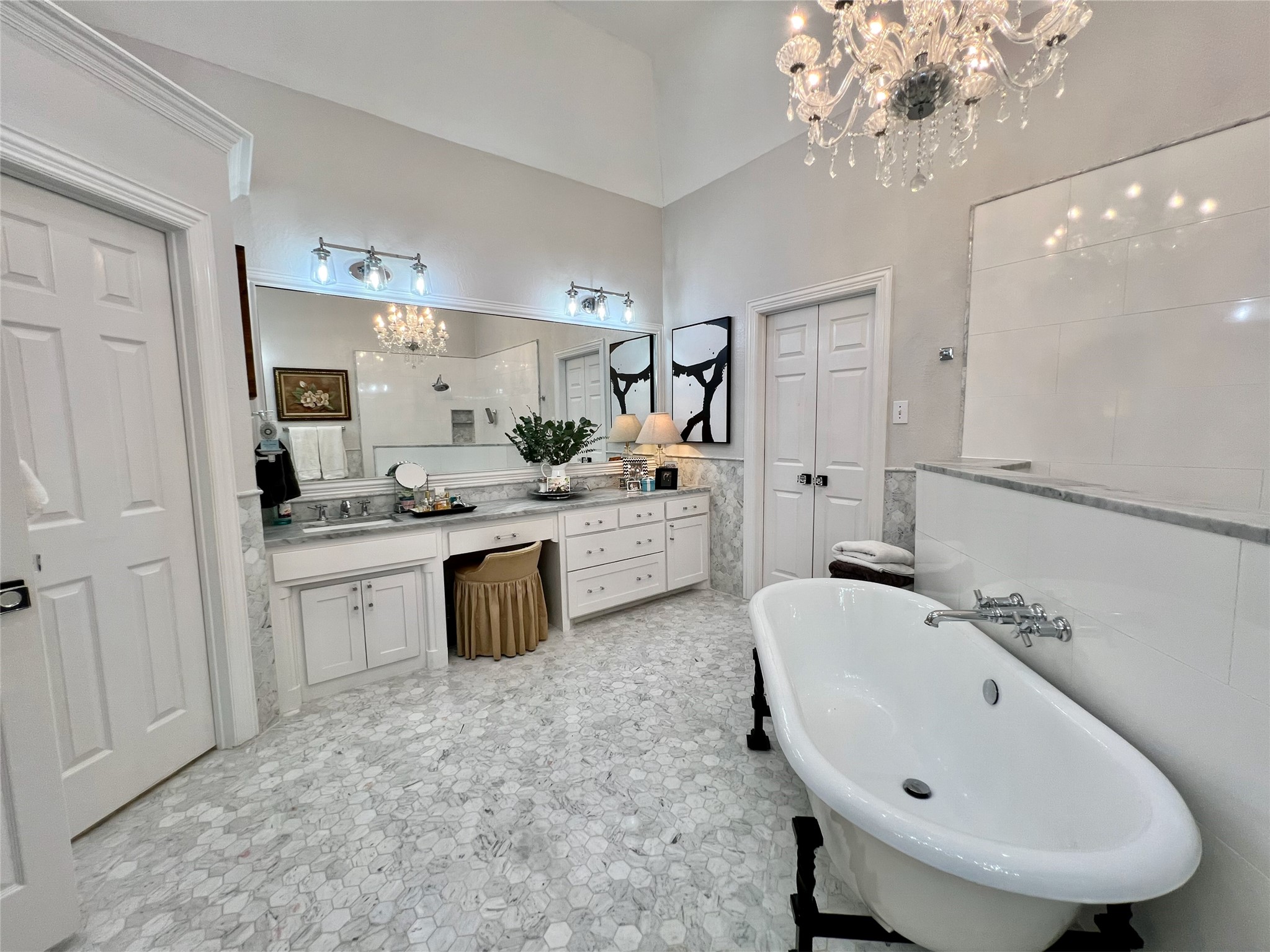 1050 Highland Oaks Drive