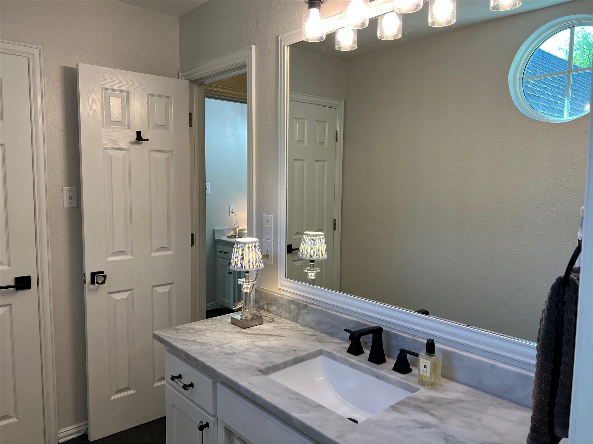 1050 Highland Oaks Drive