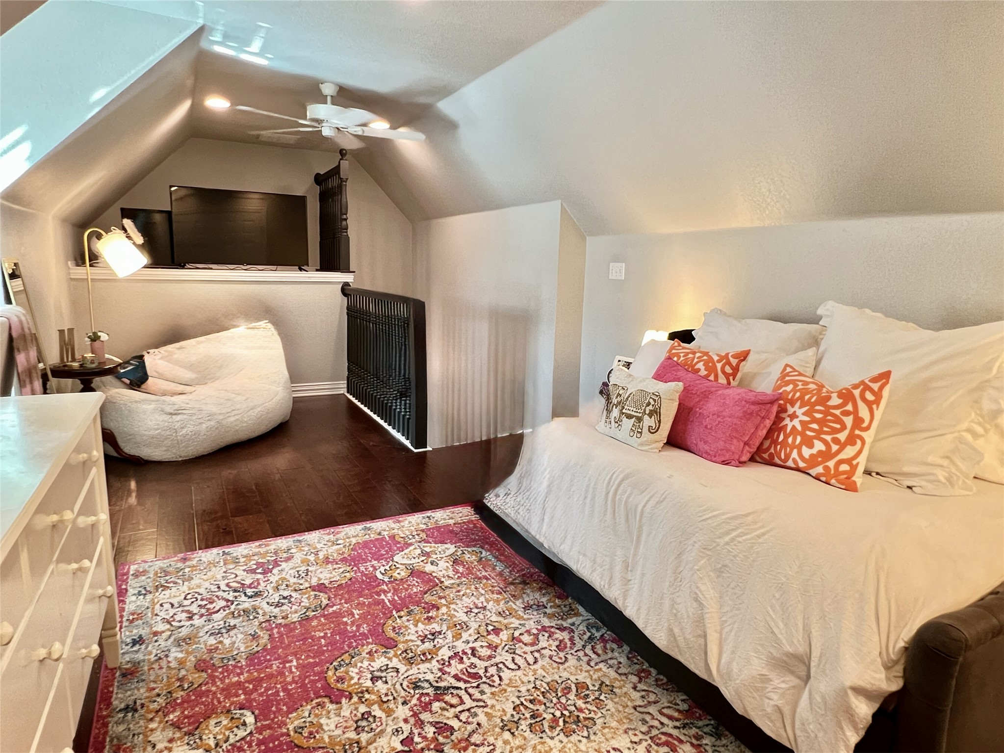 1050 Highland Oaks Drive