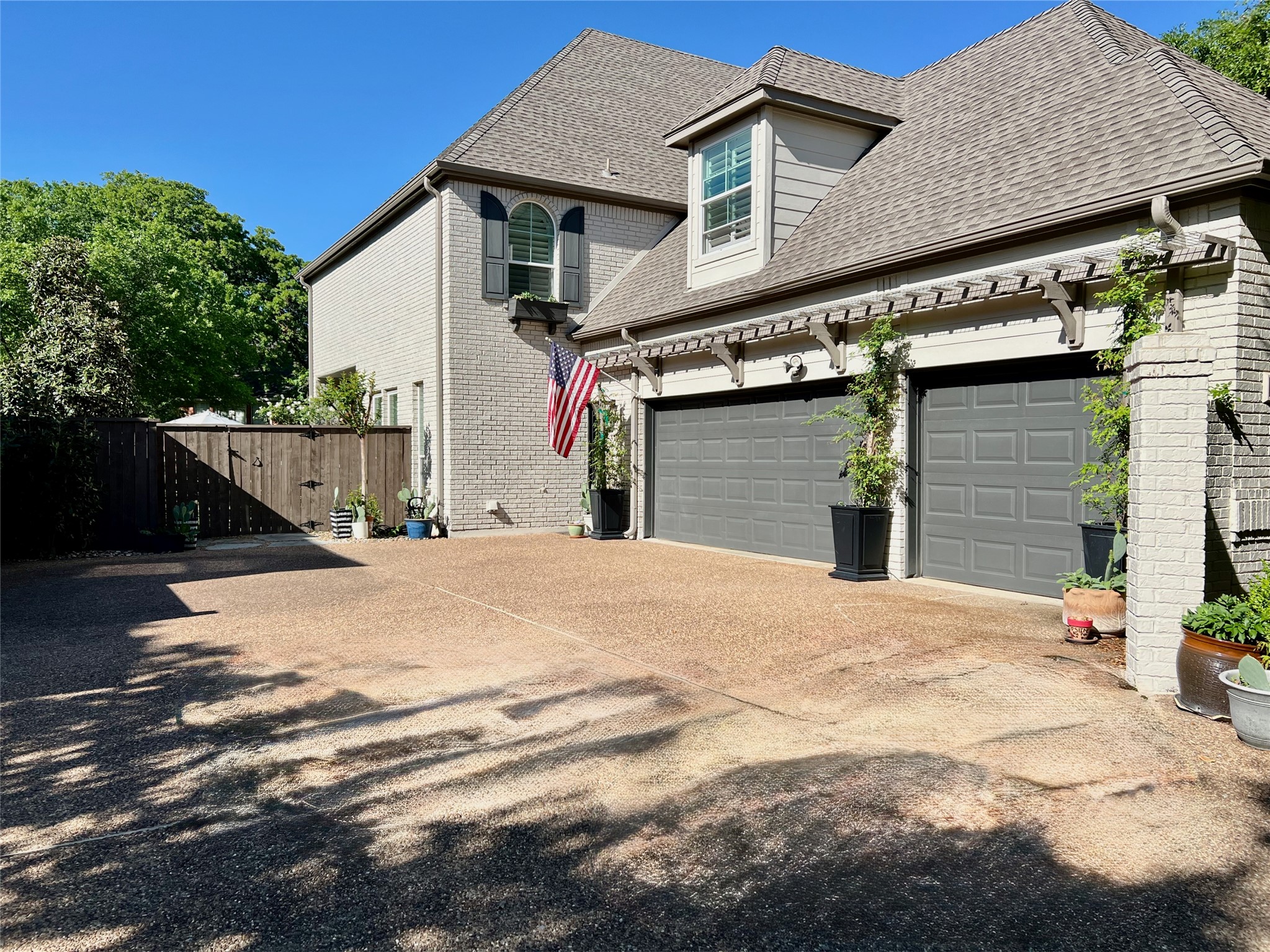 1050 Highland Oaks Drive