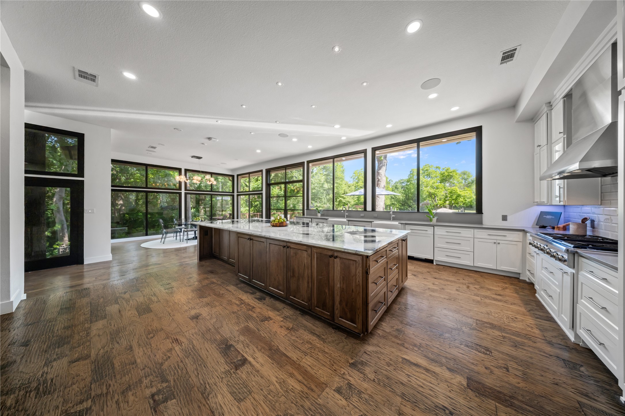 7312 Hix Court