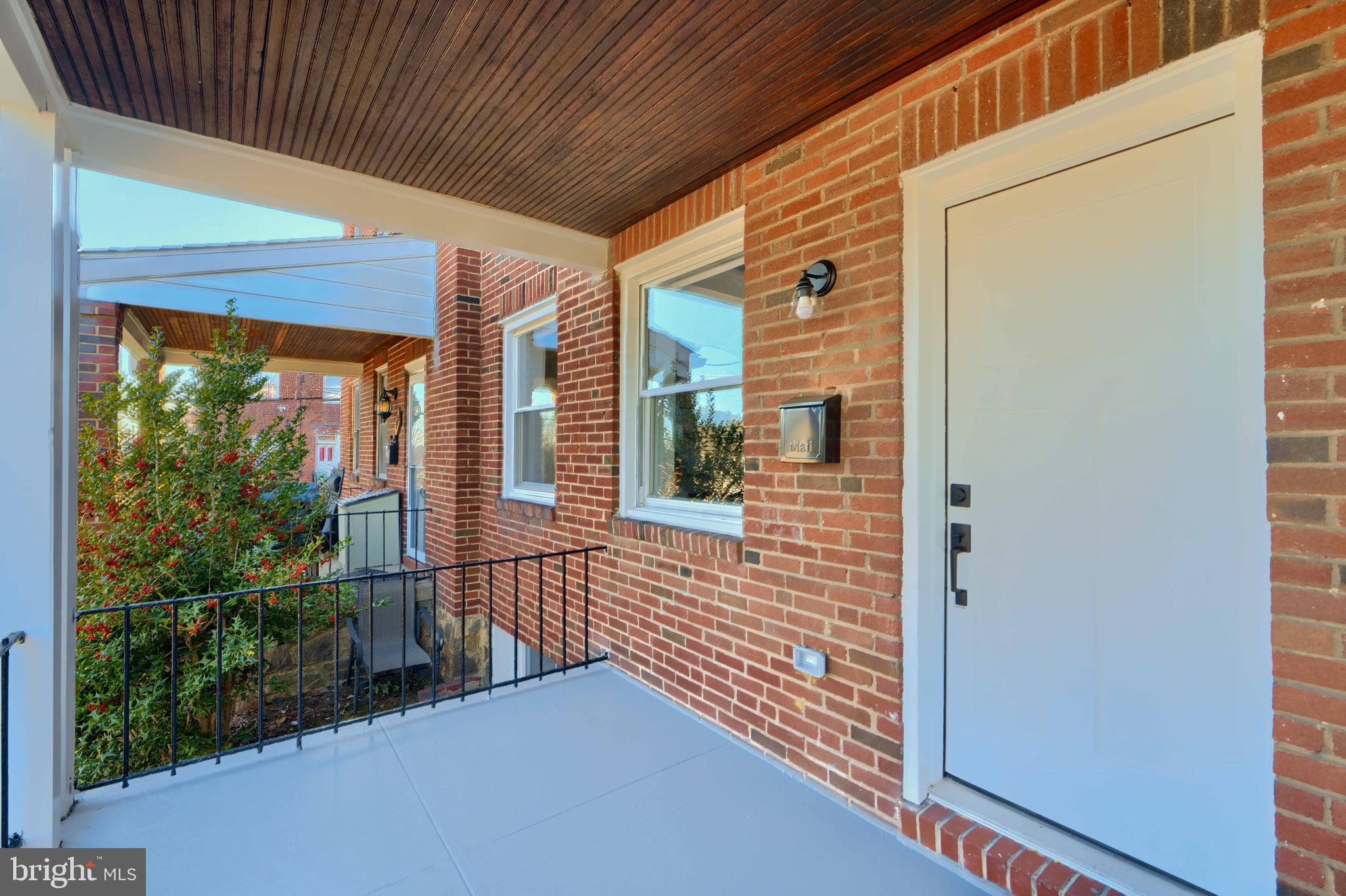 3302 WOODSTOCK AVENUE