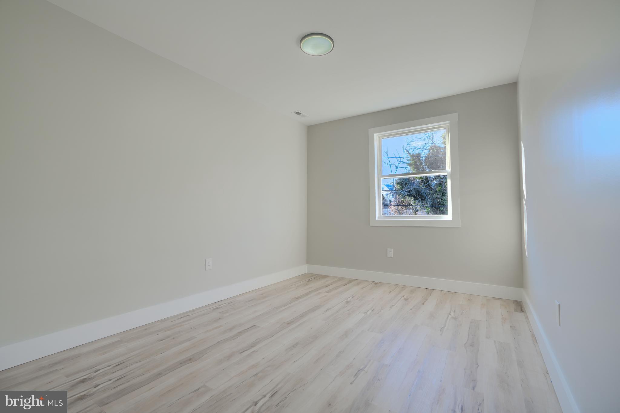 3302 WOODSTOCK AVENUE