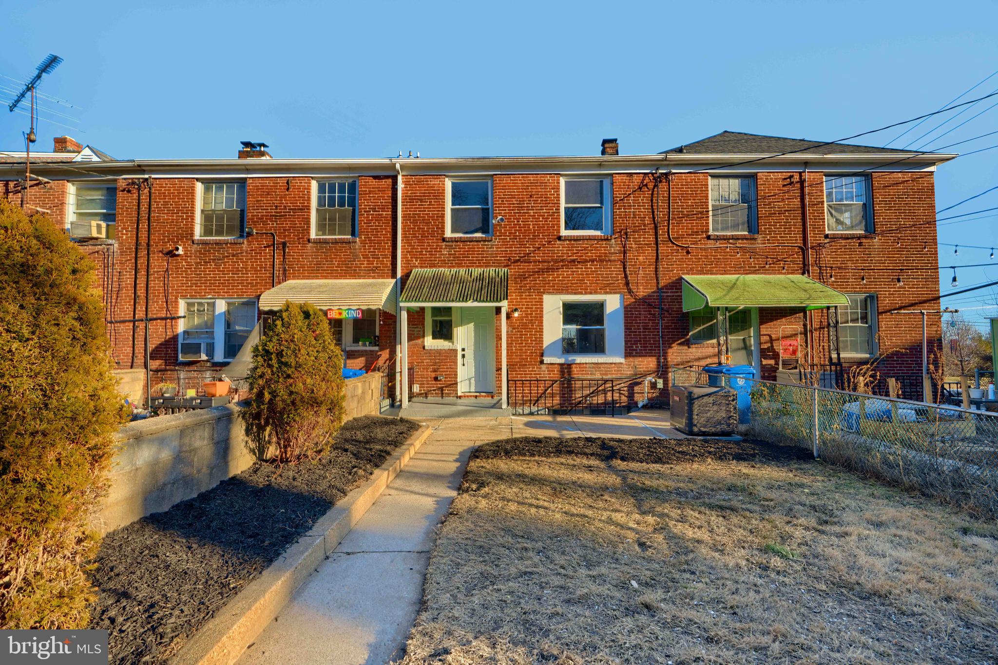 3302 WOODSTOCK AVENUE