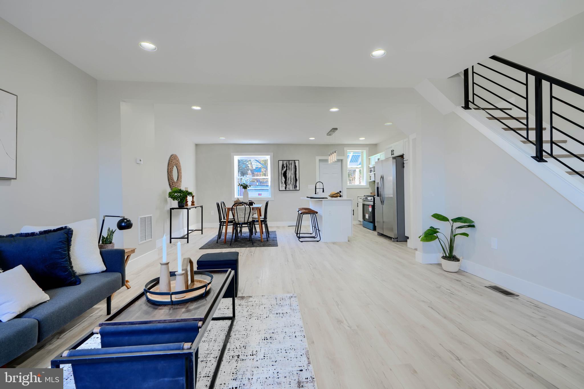 3302 WOODSTOCK AVENUE