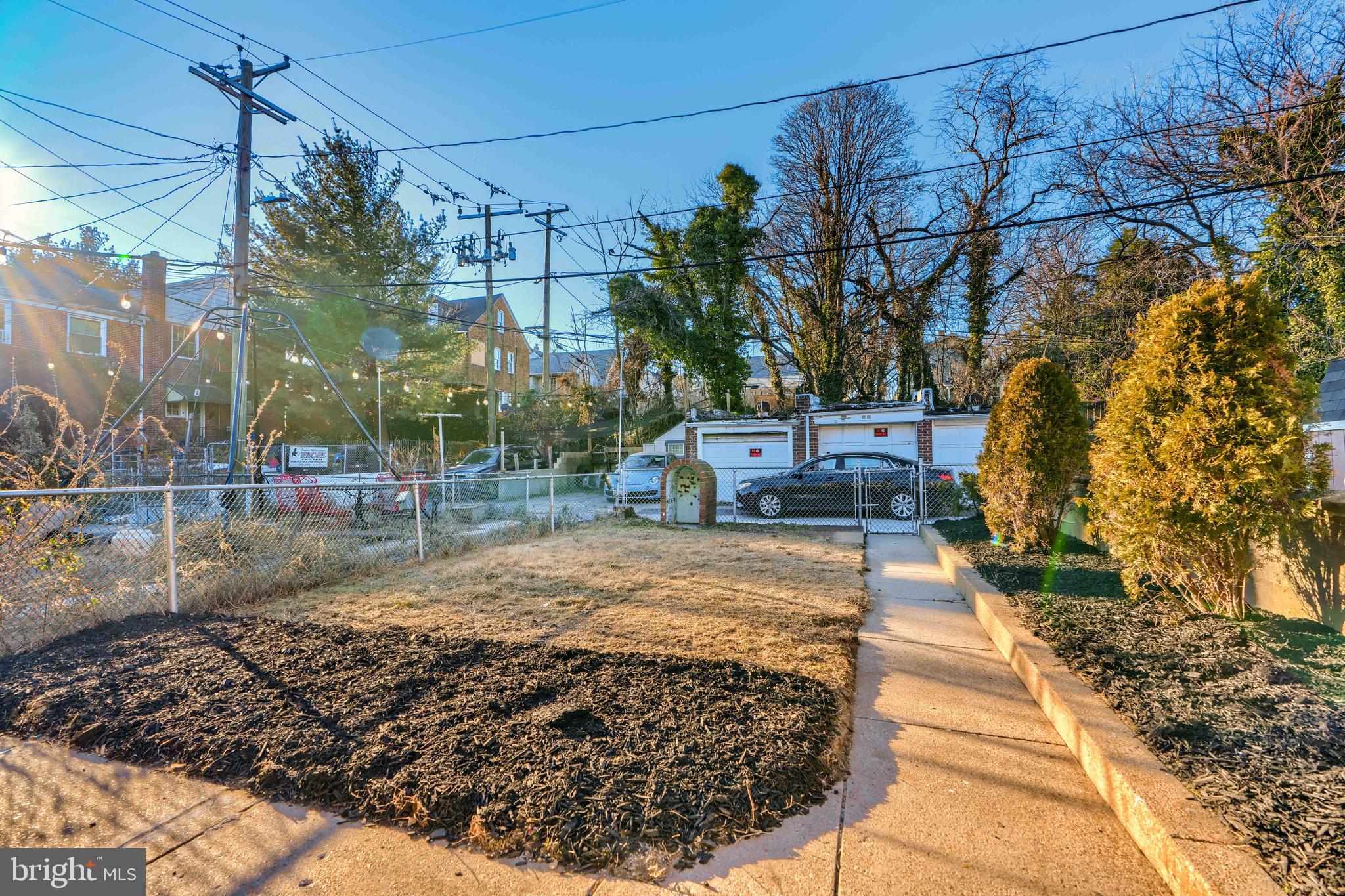 3302 WOODSTOCK AVENUE