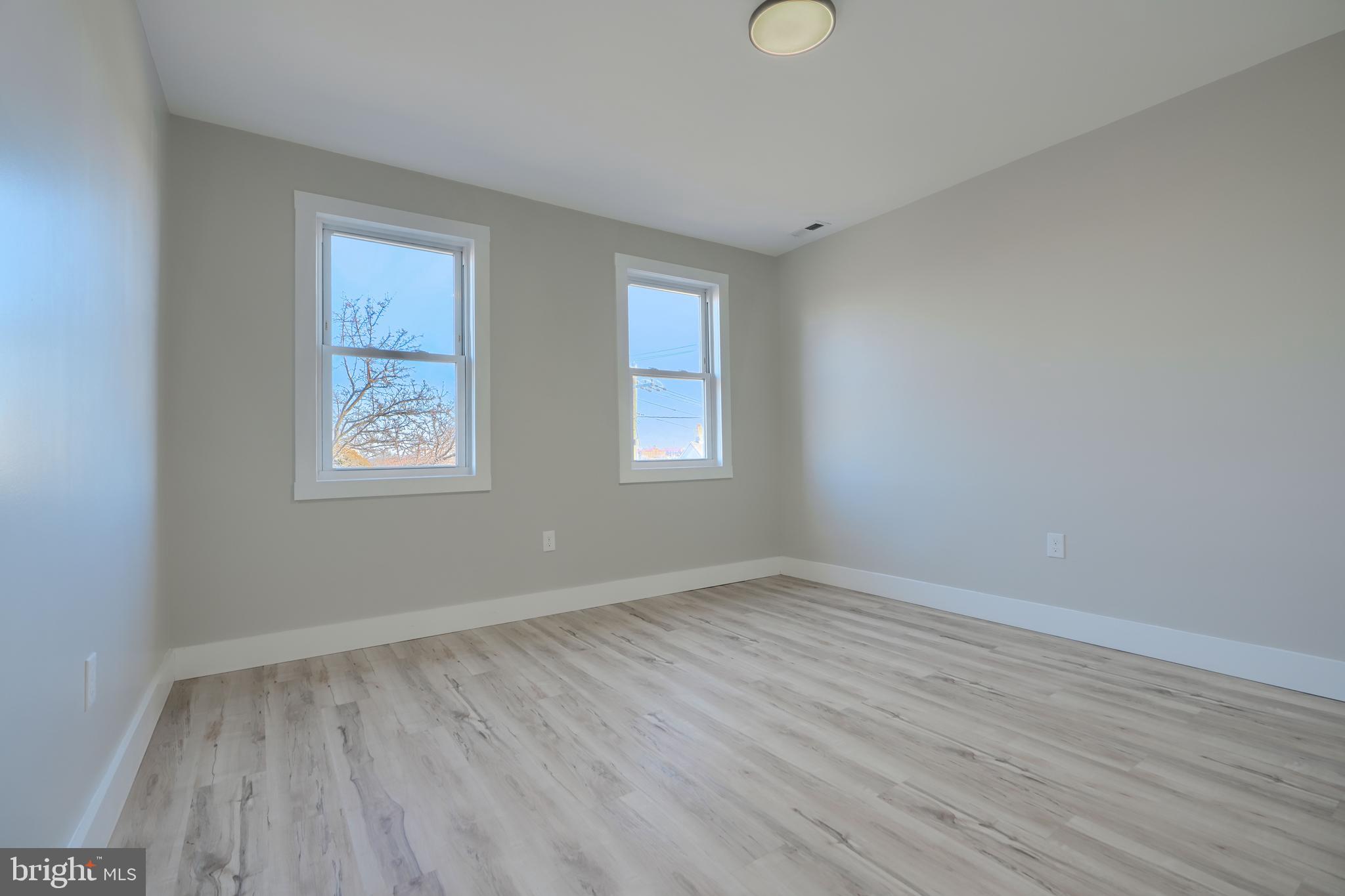 3302 WOODSTOCK AVENUE