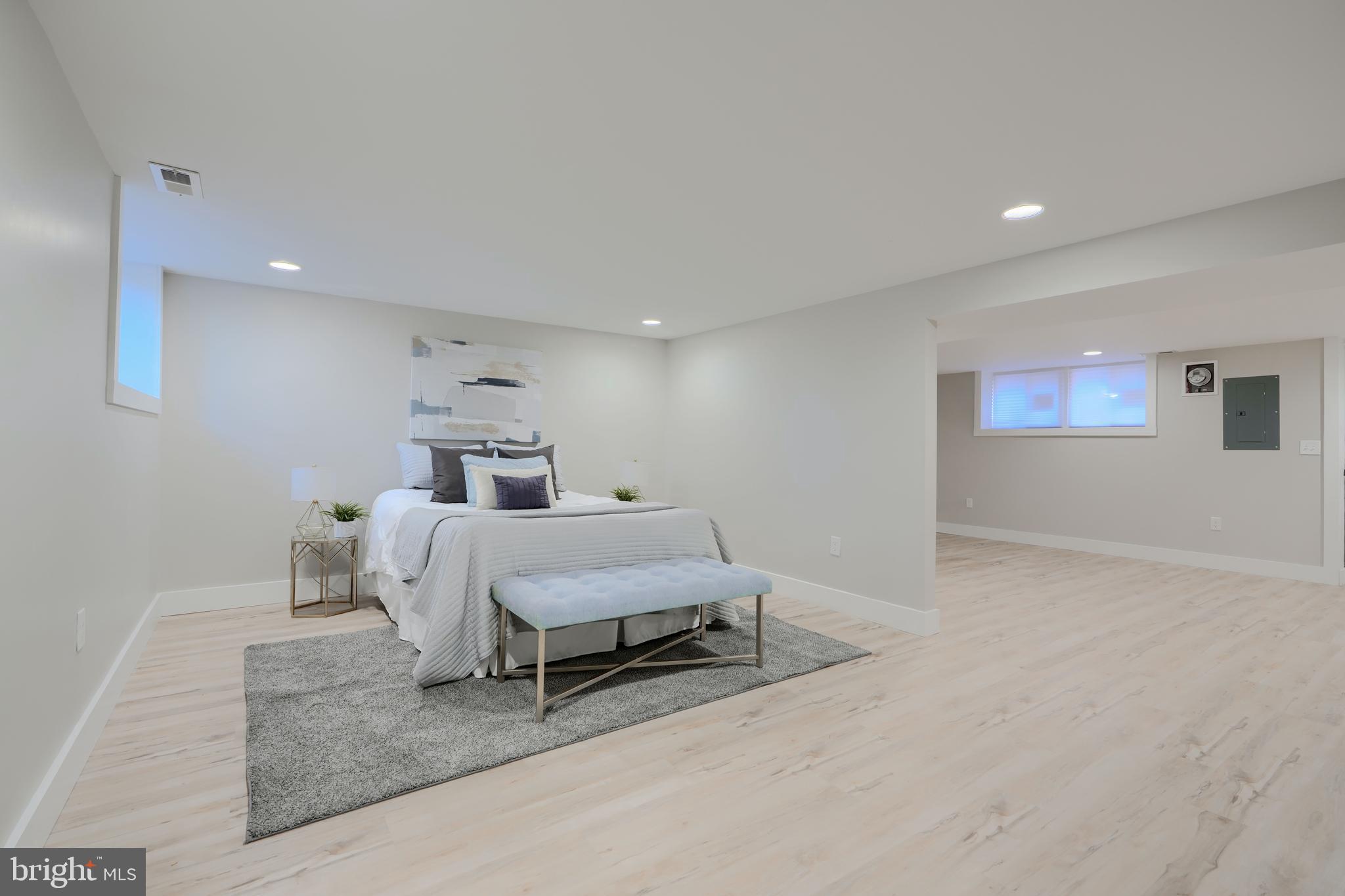 3302 WOODSTOCK AVENUE