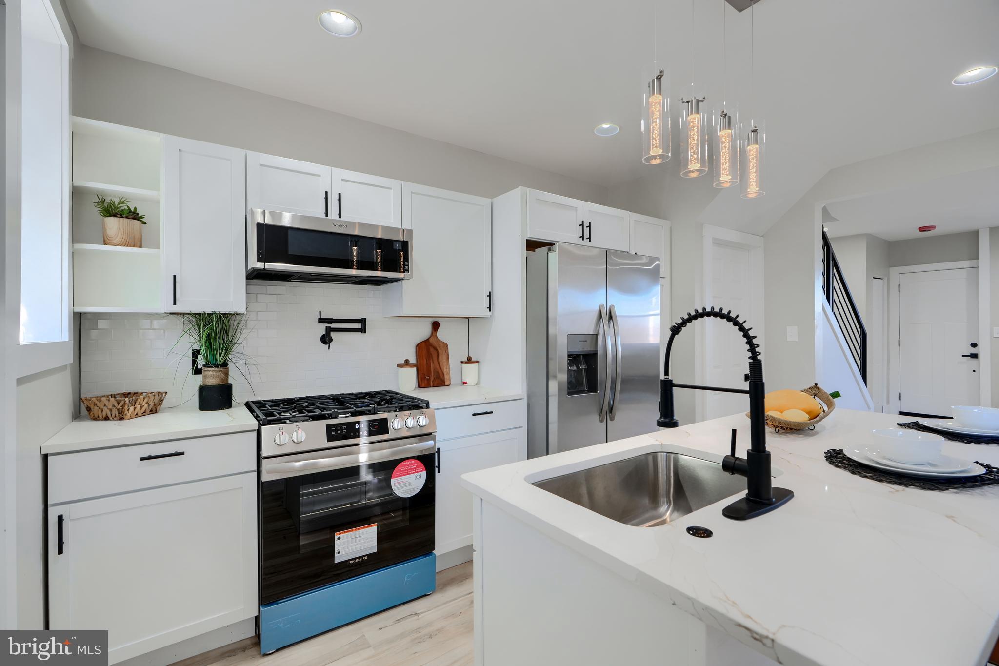 3302 WOODSTOCK AVENUE