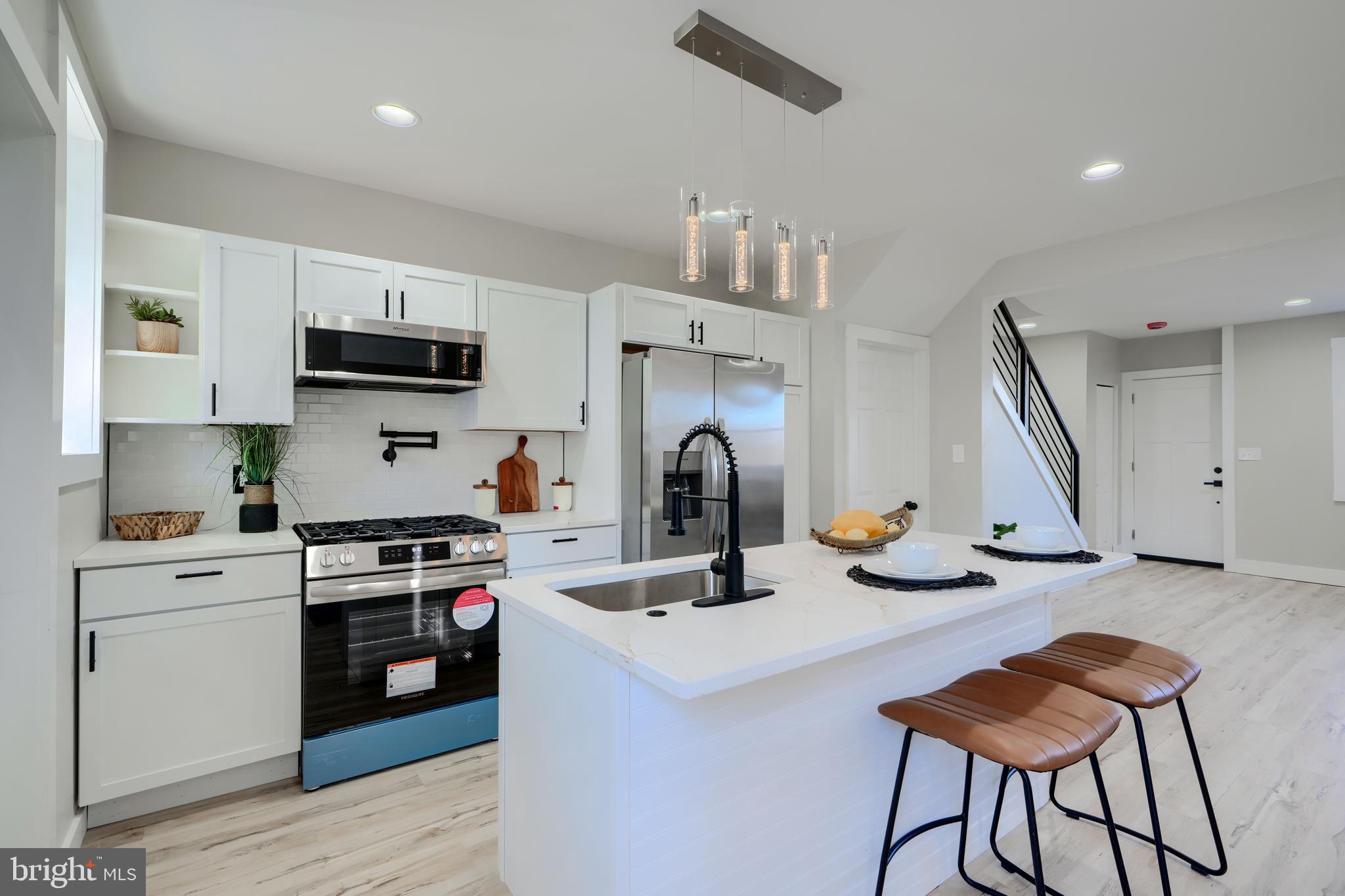 3302 WOODSTOCK AVENUE