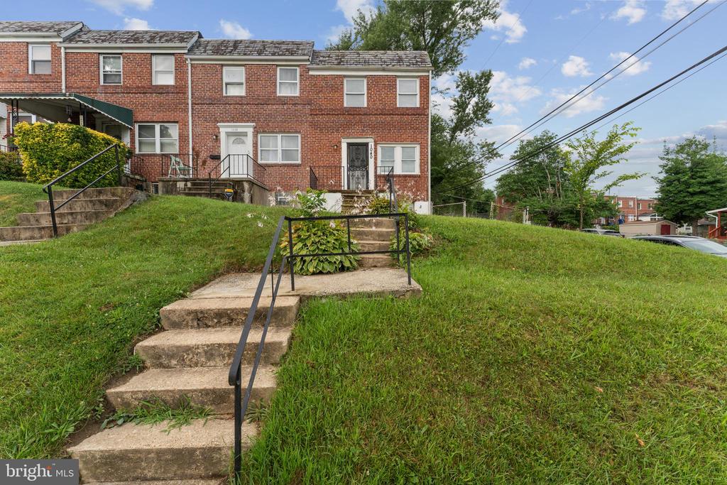 1040 WEDGEWOOD ROAD