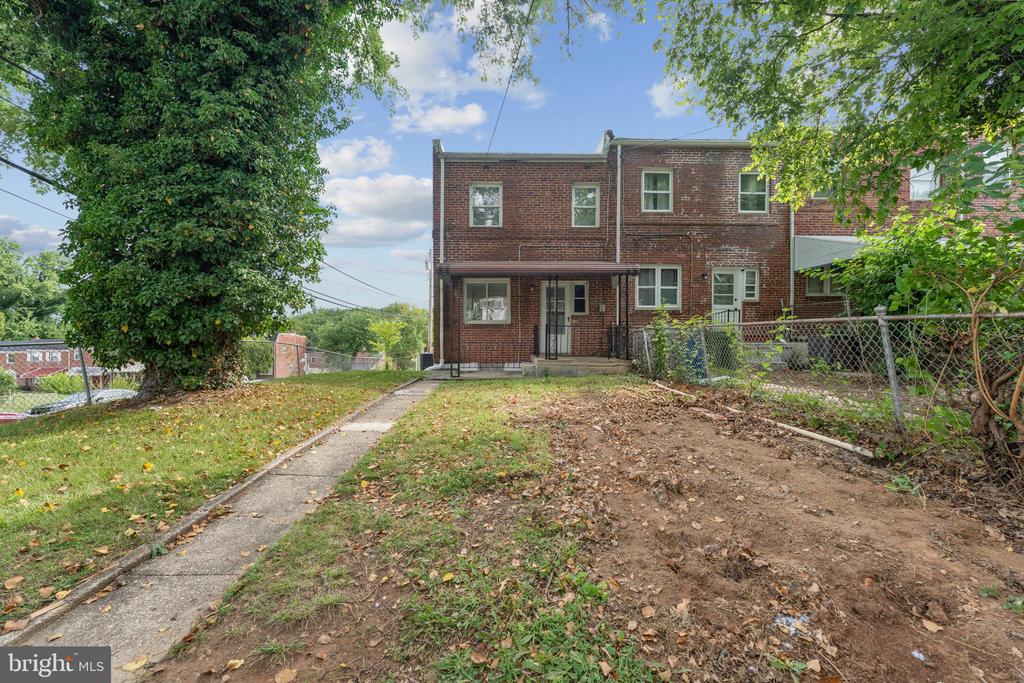 1040 WEDGEWOOD ROAD