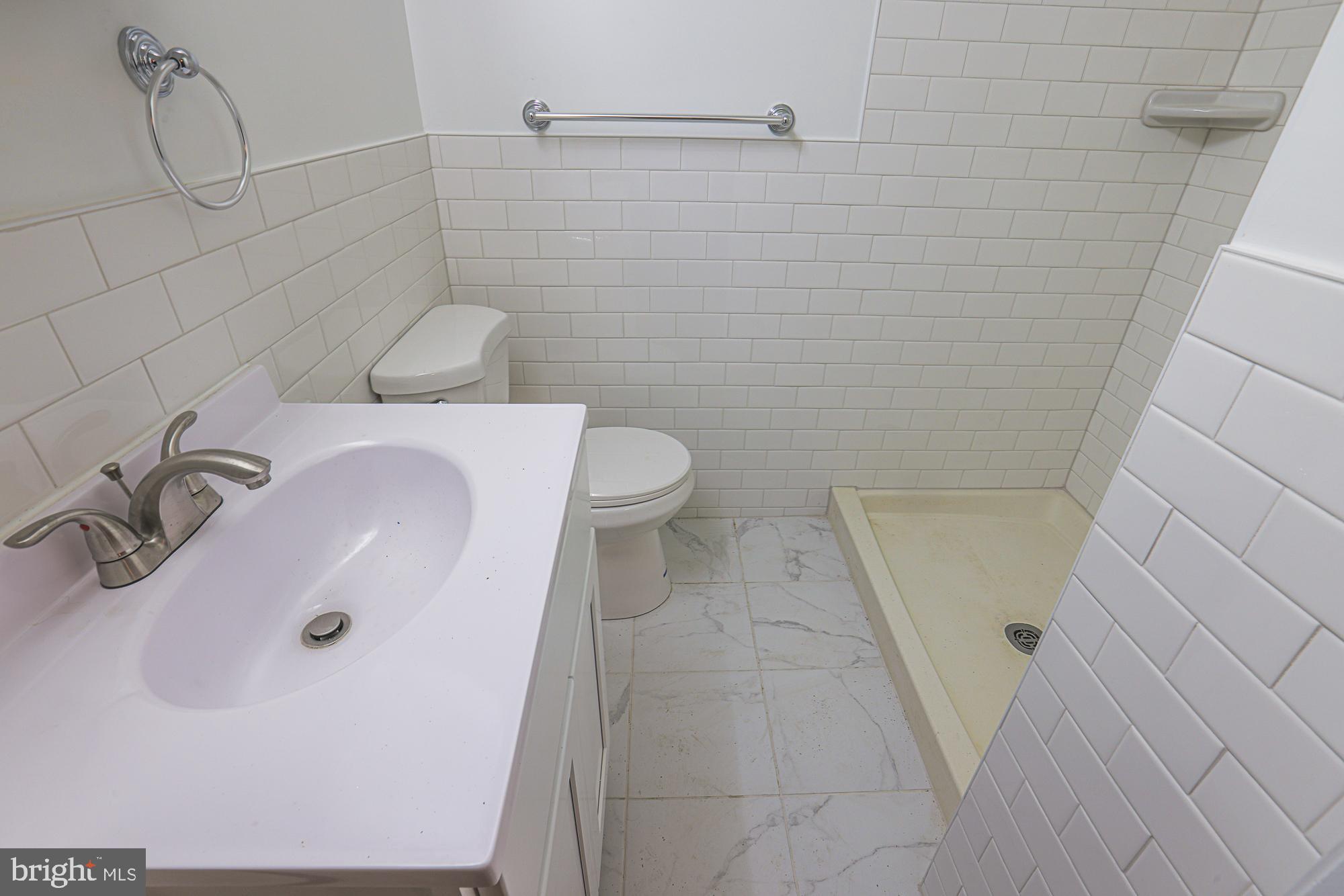 5208 HAZELWOOD AVENUE