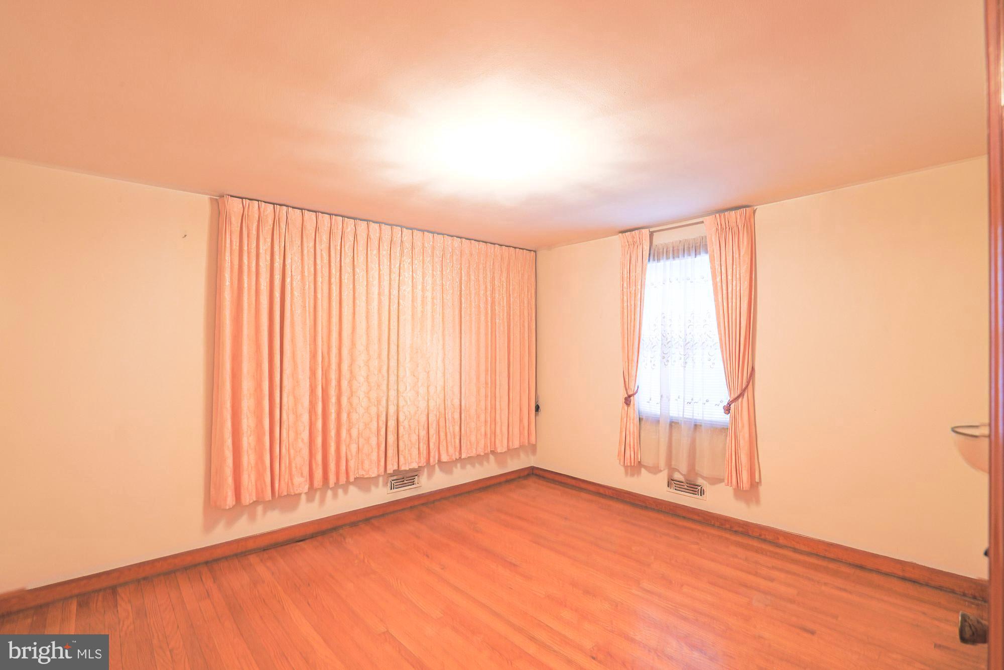 5208 HAZELWOOD AVENUE