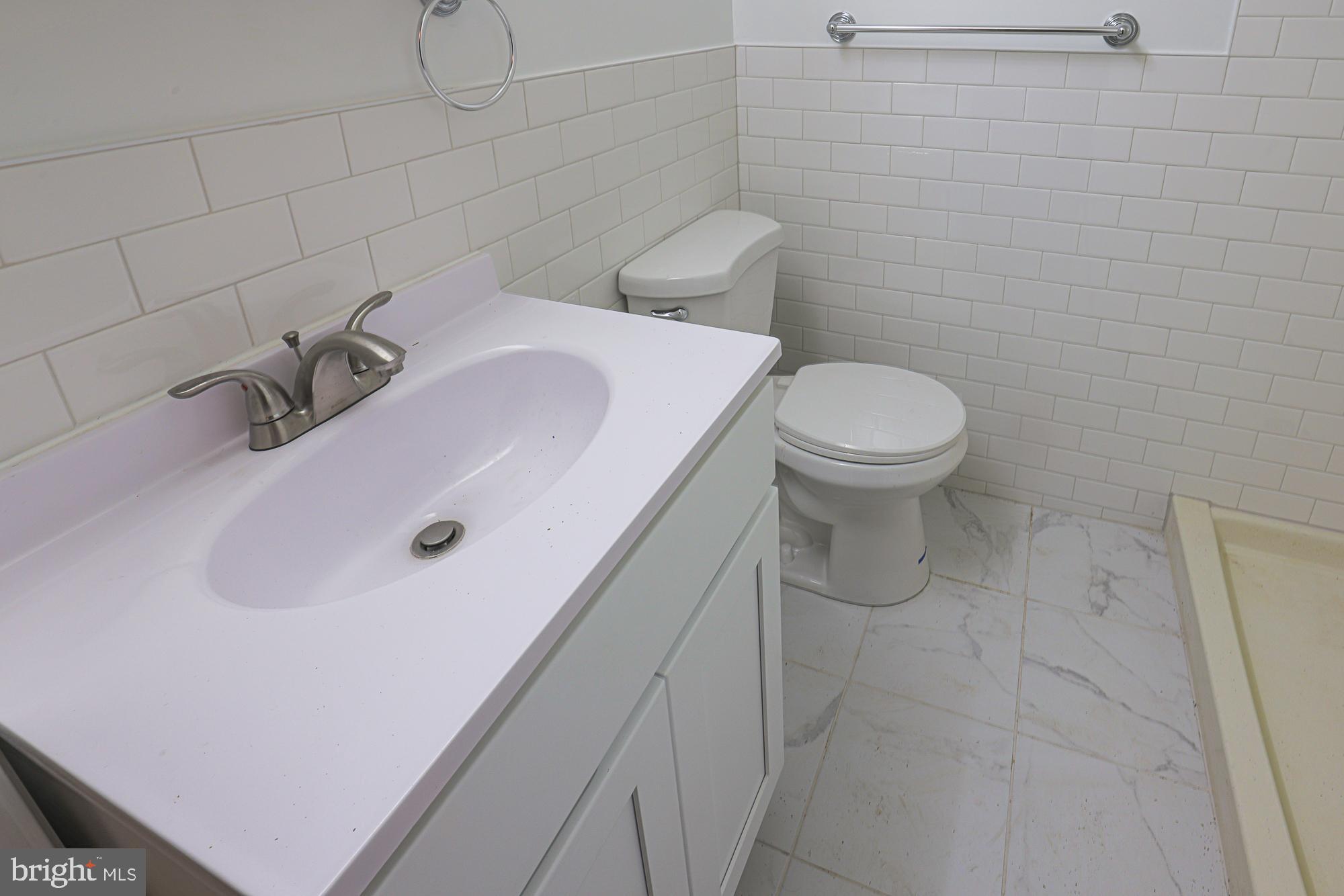 5208 HAZELWOOD AVENUE