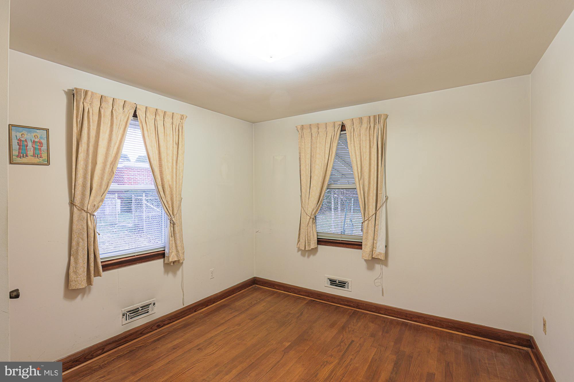 5208 HAZELWOOD AVENUE