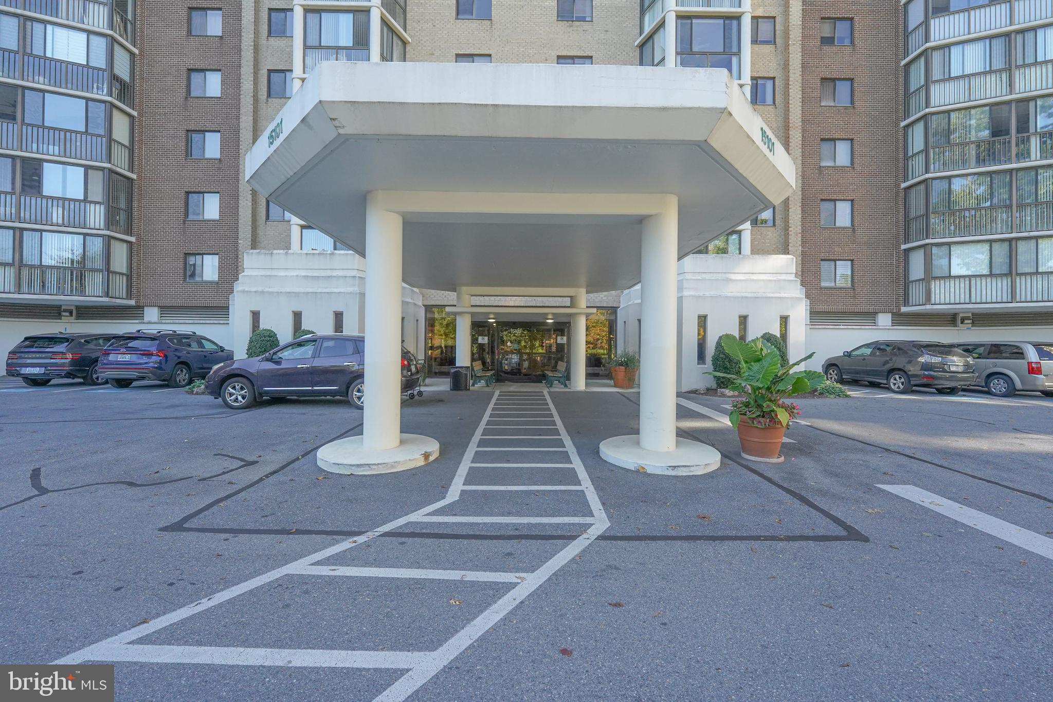 15101 INTERLACHEN DRIVE 1-923