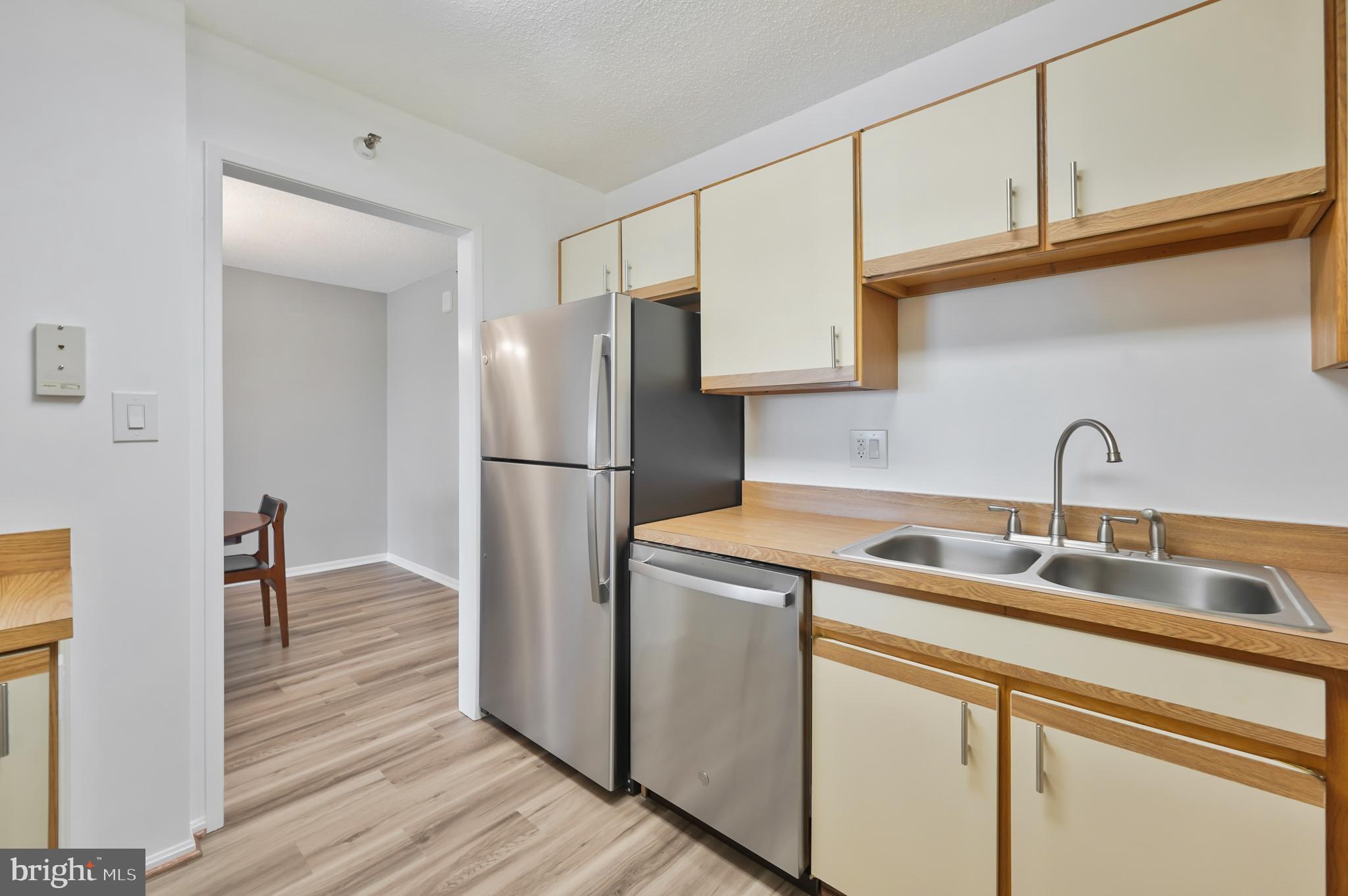 15101 INTERLACHEN DRIVE 1-923