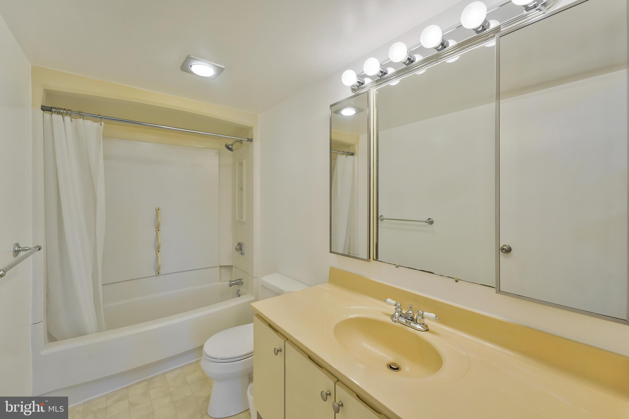 15101 INTERLACHEN DRIVE 1-923