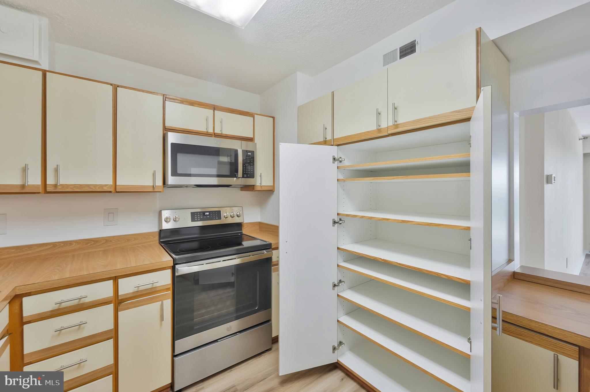 15101 INTERLACHEN DRIVE 1-923