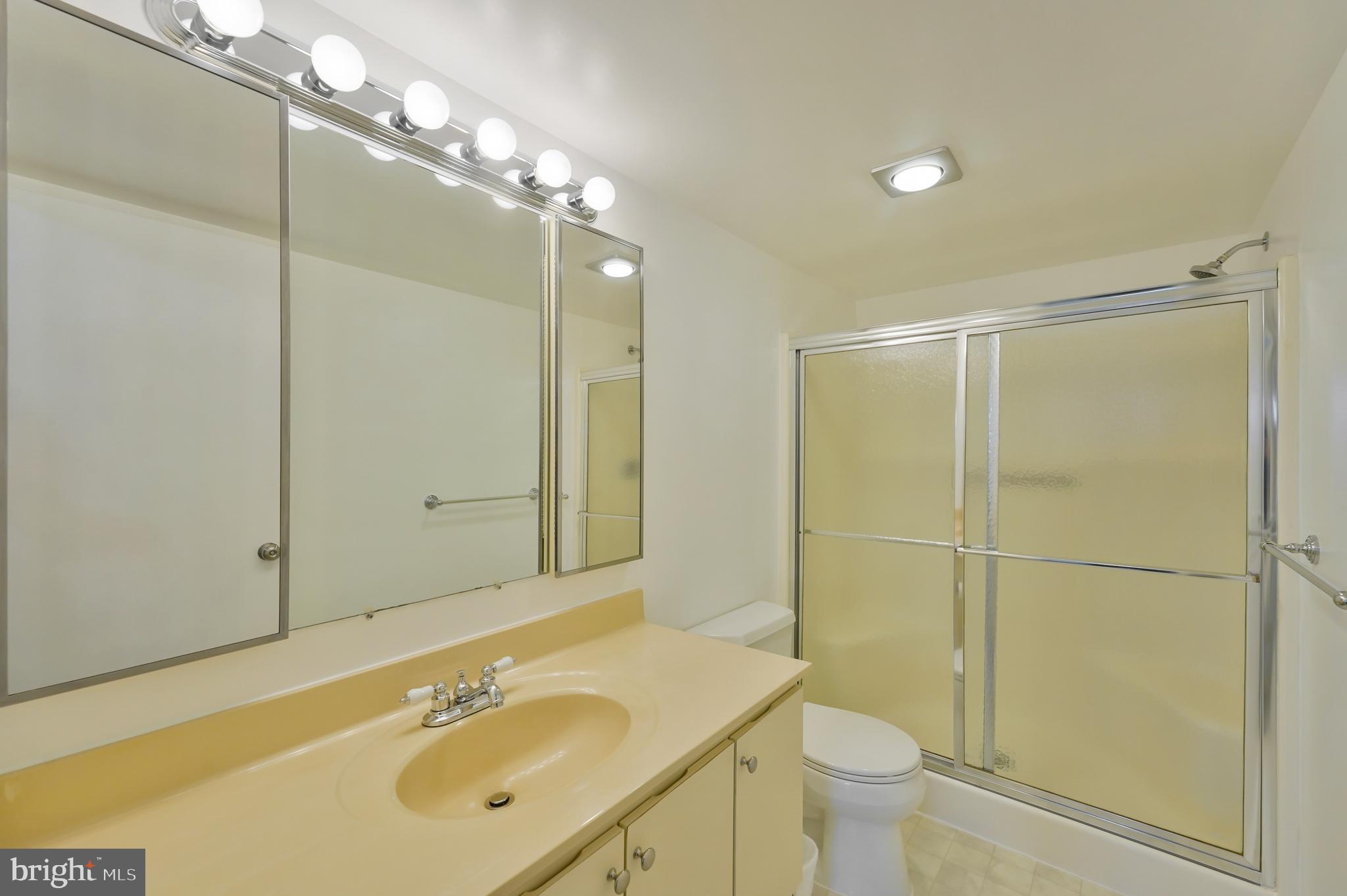 15101 INTERLACHEN DRIVE 1-923