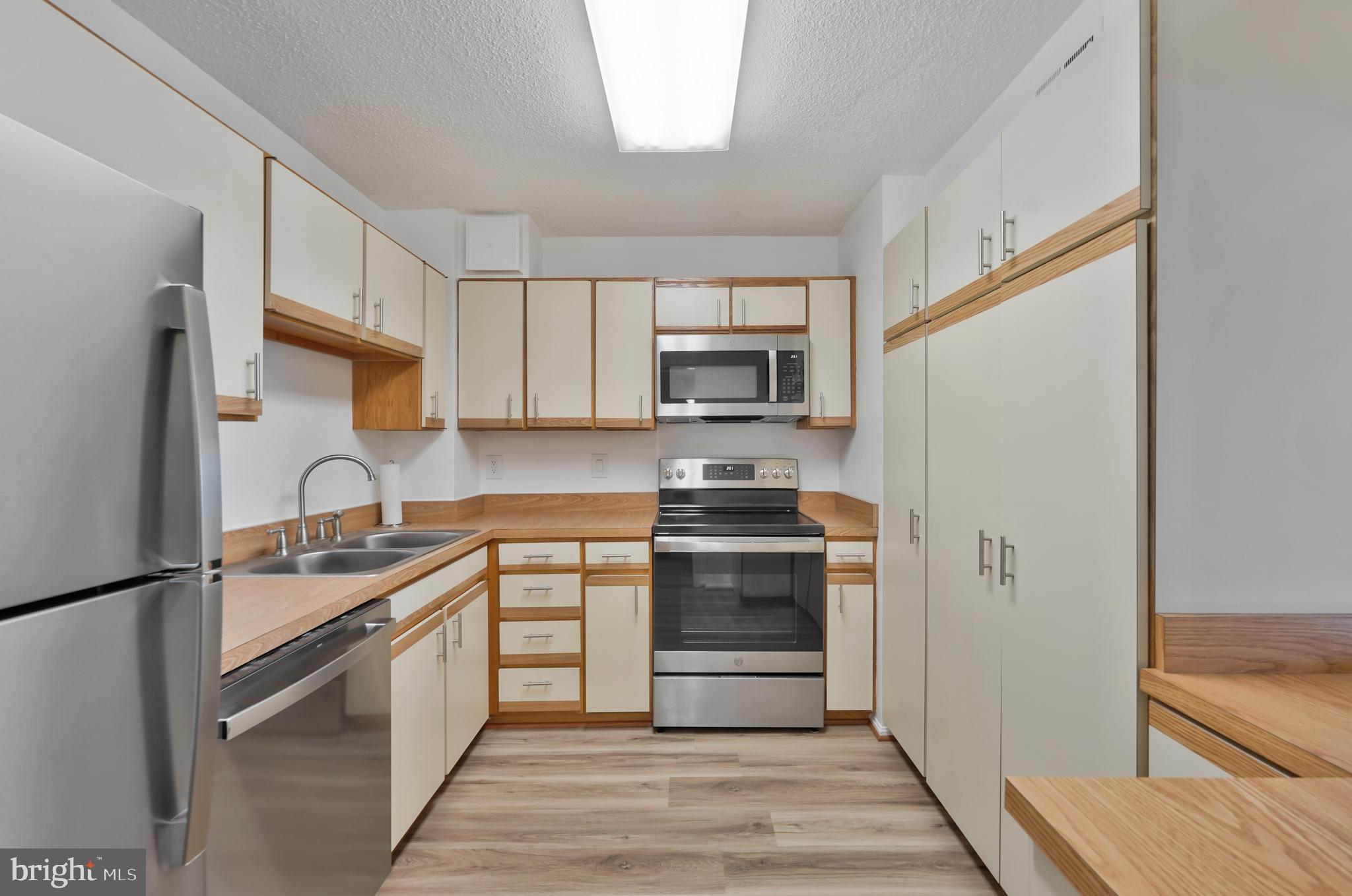 15101 INTERLACHEN DRIVE 1-923