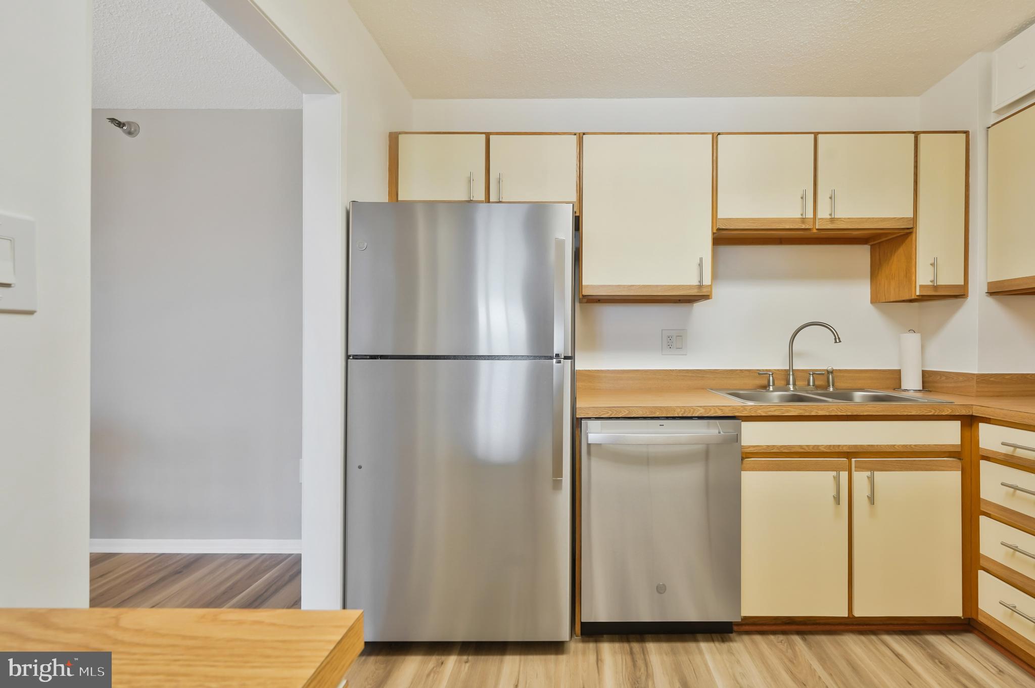 15101 INTERLACHEN DRIVE 1-923