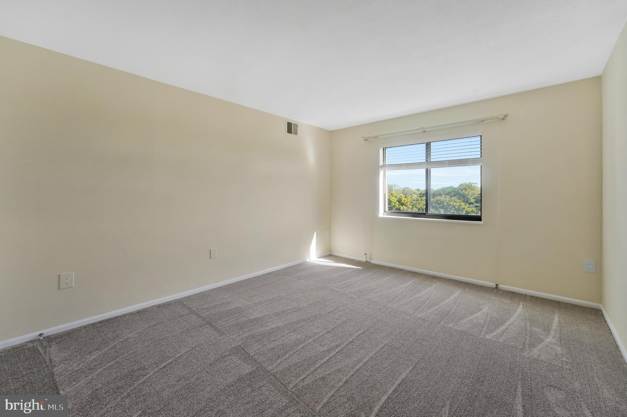 15101 INTERLACHEN DRIVE 1-923