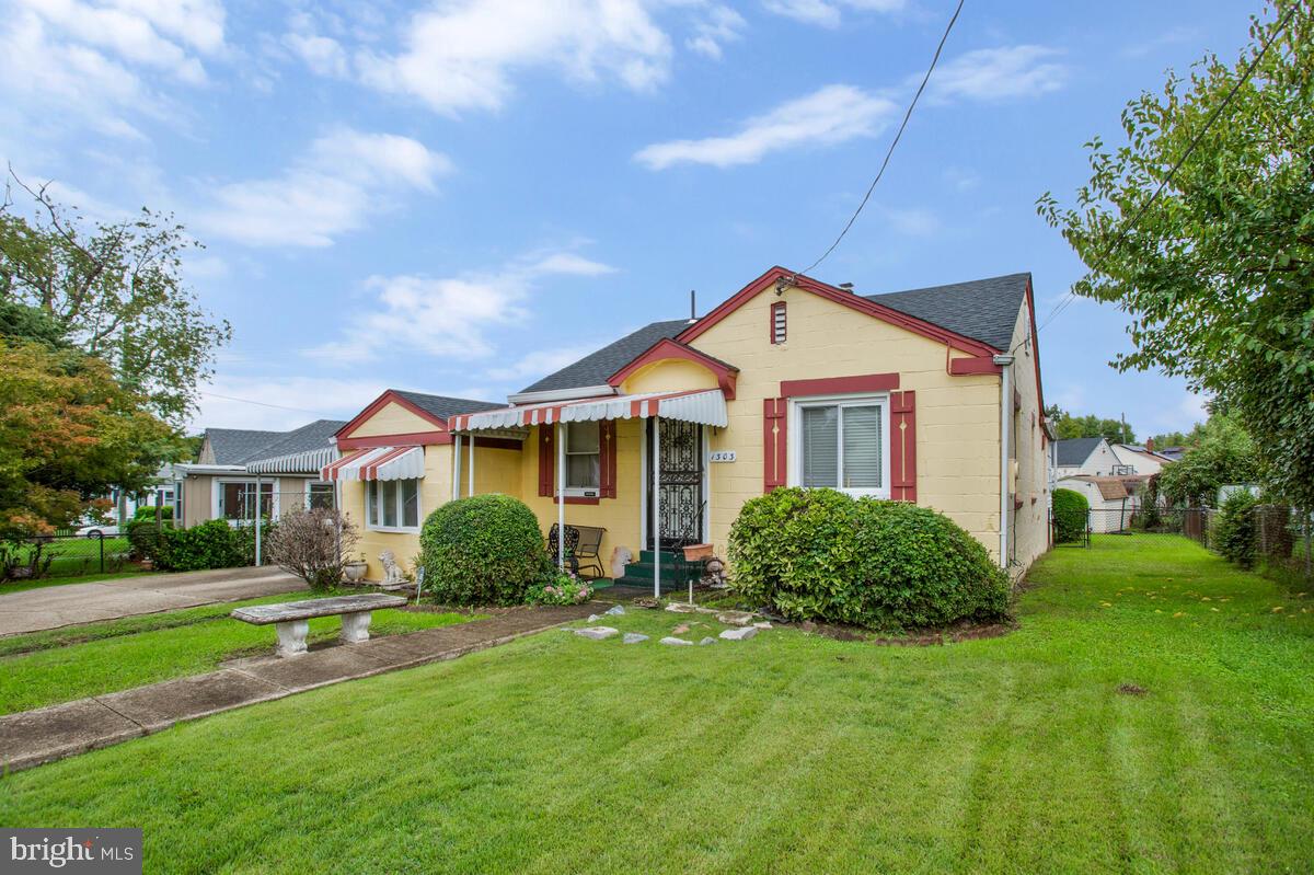 1303 DUNBAR OAKS DRIVE