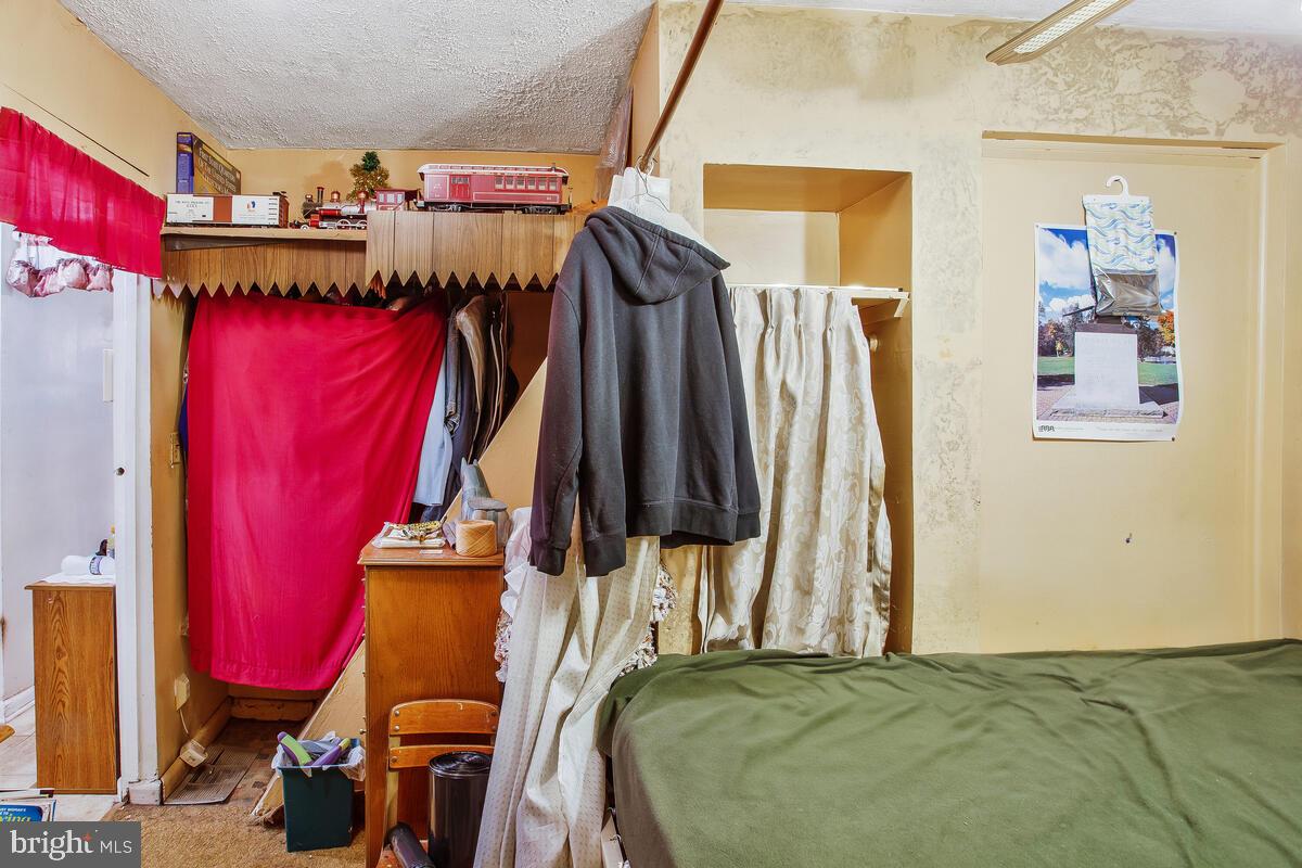 1303 DUNBAR OAKS DRIVE