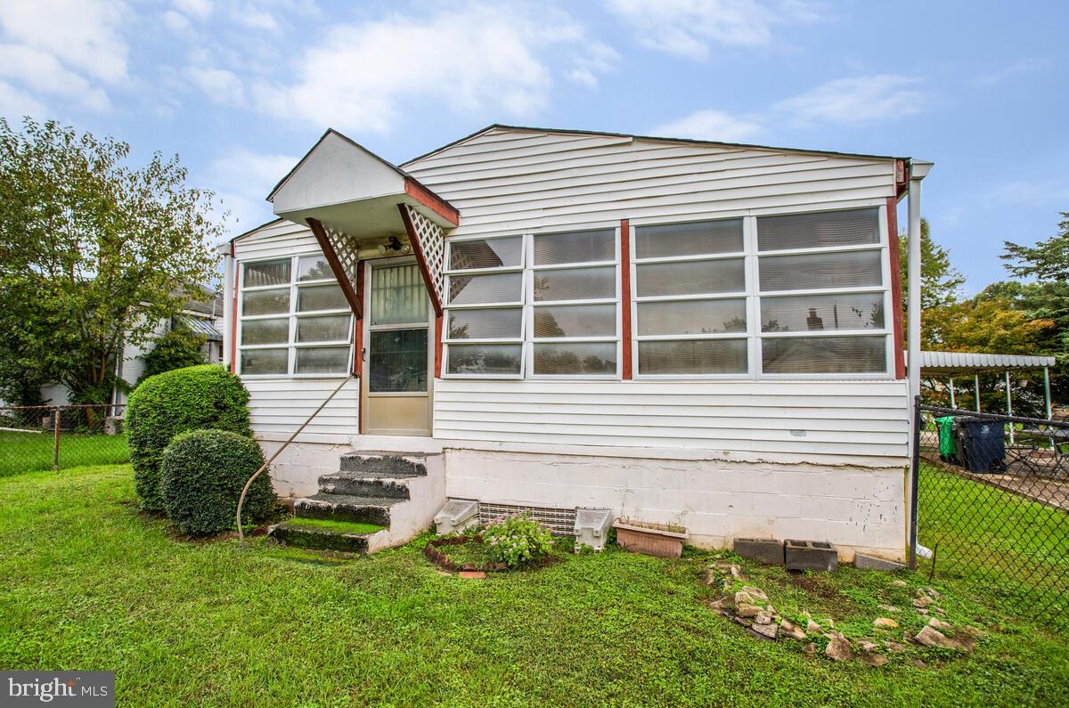 1303 DUNBAR OAKS DRIVE