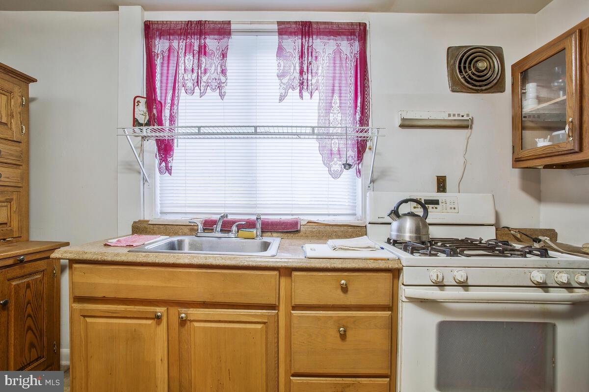 1303 DUNBAR OAKS DRIVE