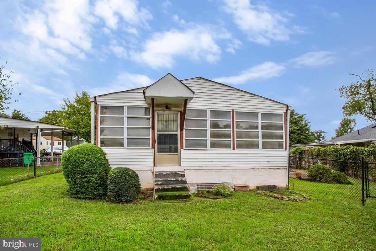 1303 DUNBAR OAKS DRIVE