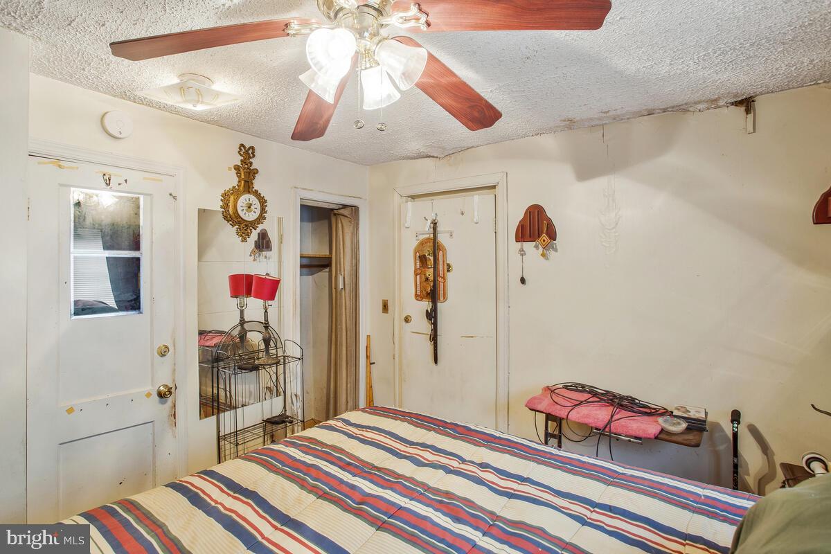 1303 DUNBAR OAKS DRIVE