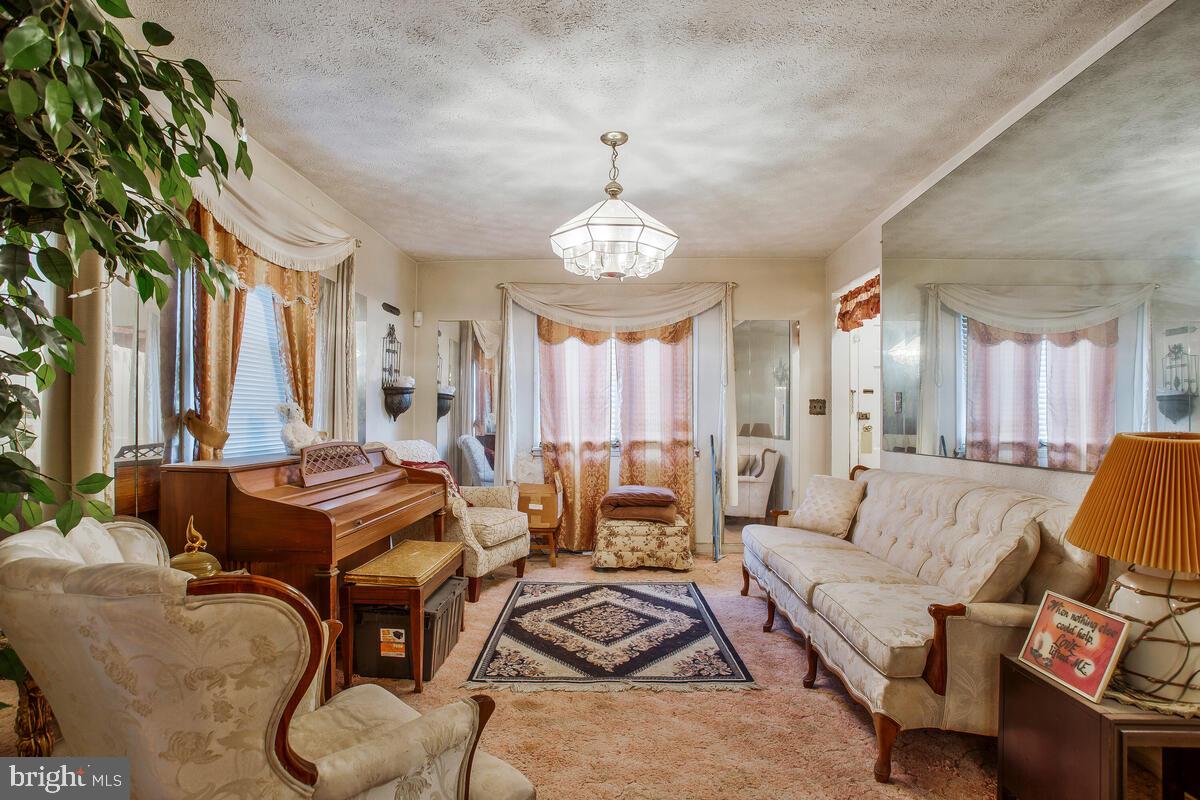 1303 DUNBAR OAKS DRIVE