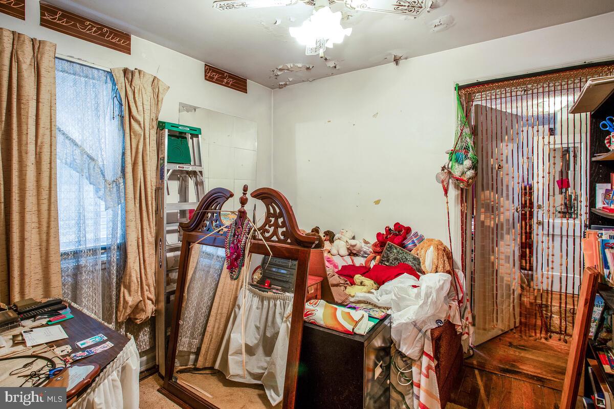 1303 DUNBAR OAKS DRIVE