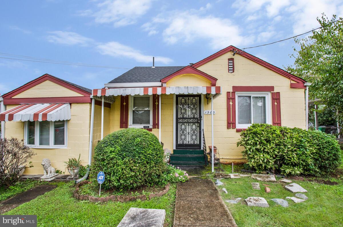 1303 DUNBAR OAKS DRIVE