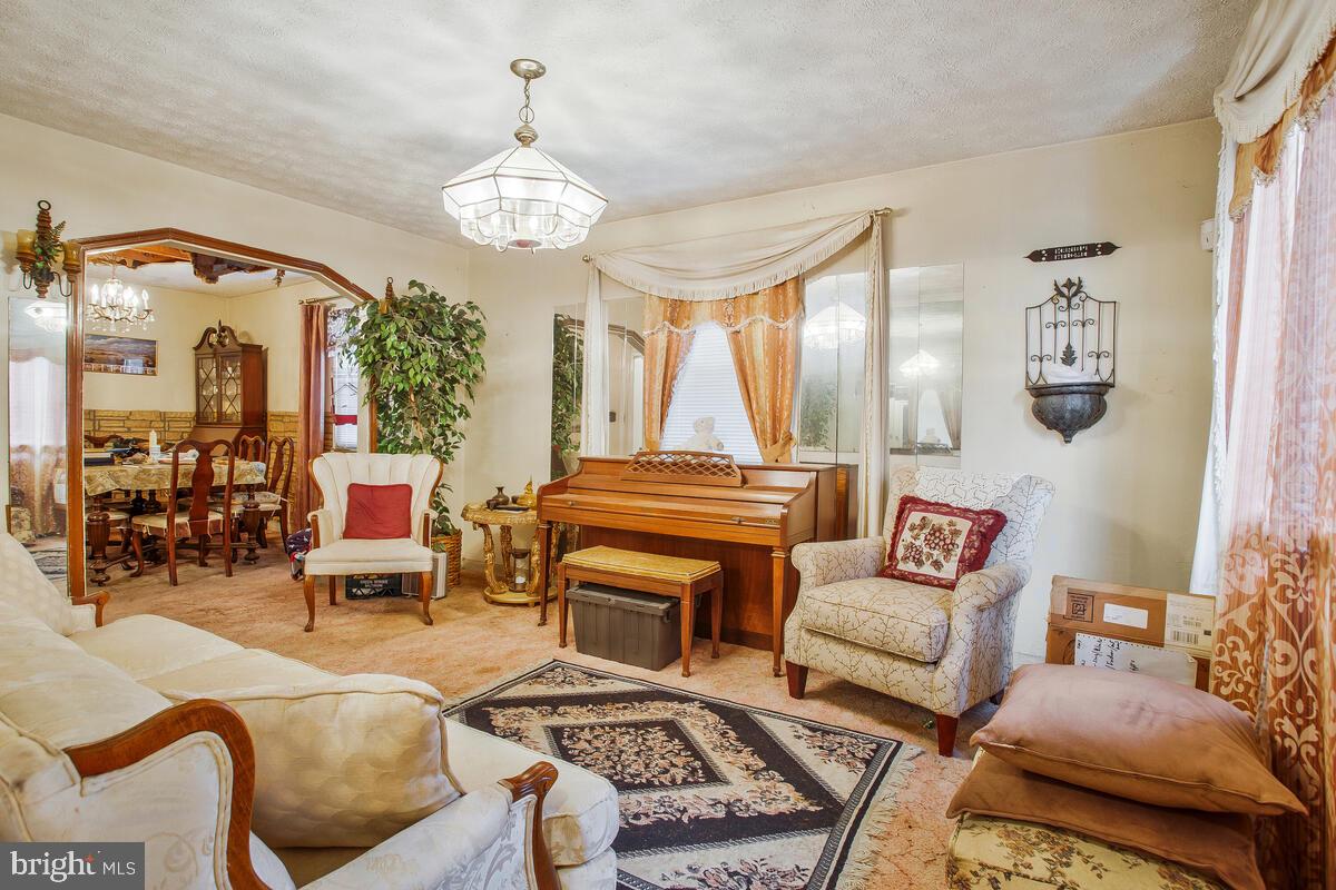 1303 DUNBAR OAKS DRIVE