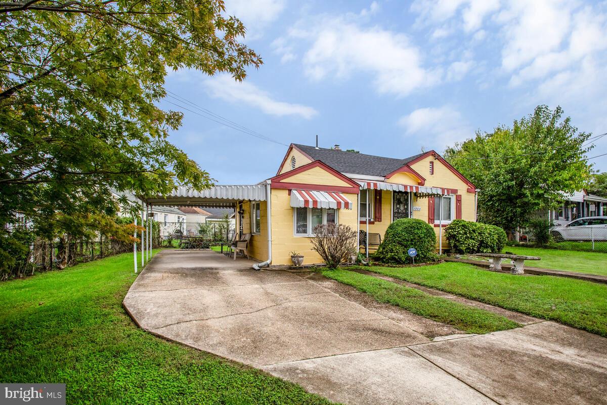 1303 DUNBAR OAKS DRIVE