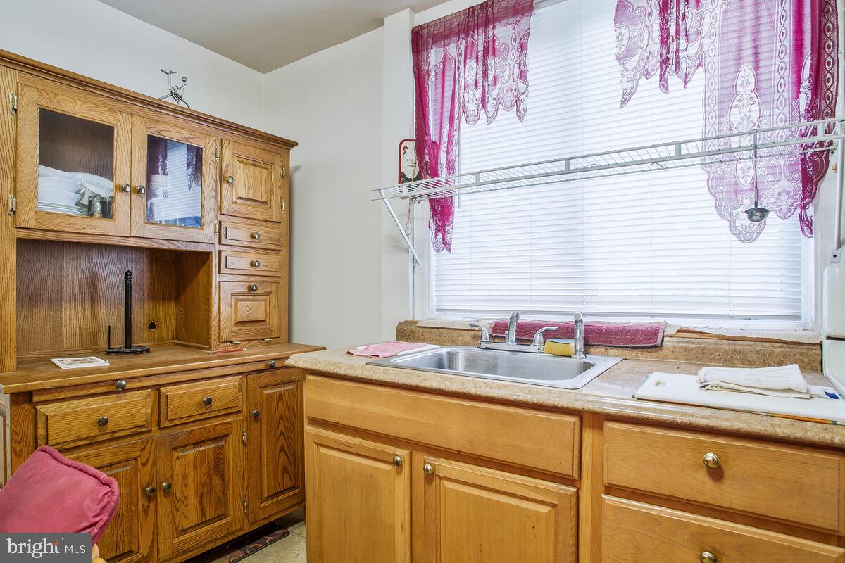 1303 DUNBAR OAKS DRIVE