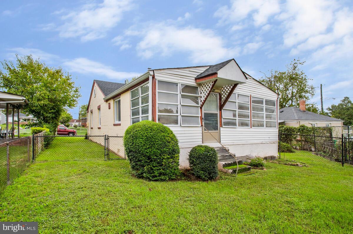 1303 DUNBAR OAKS DRIVE