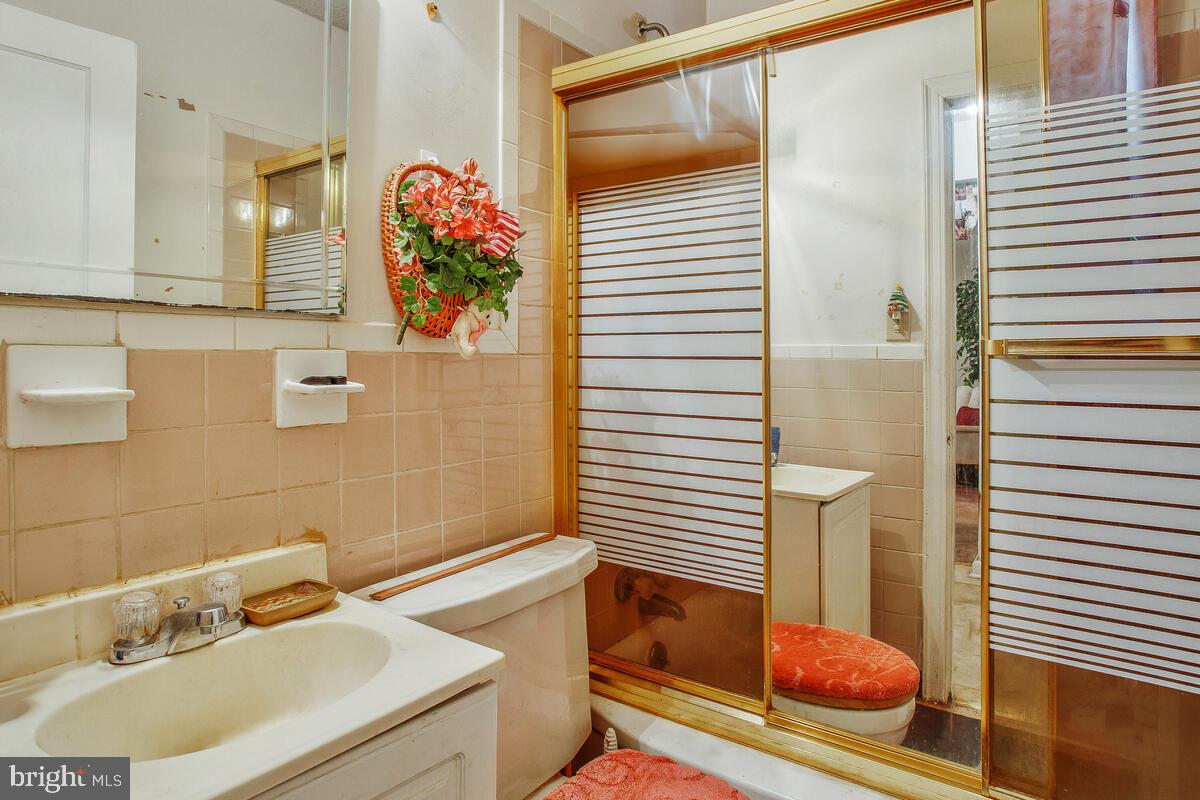 1303 DUNBAR OAKS DRIVE