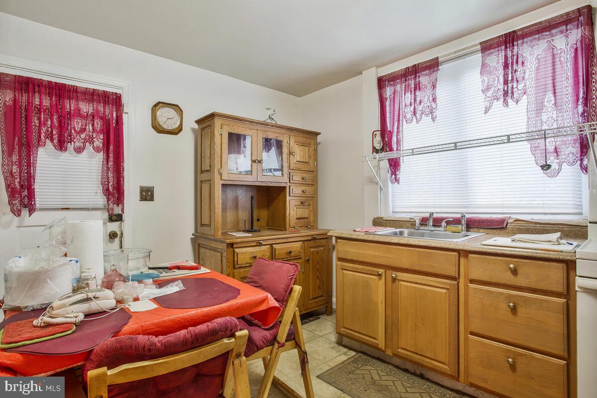 1303 DUNBAR OAKS DRIVE