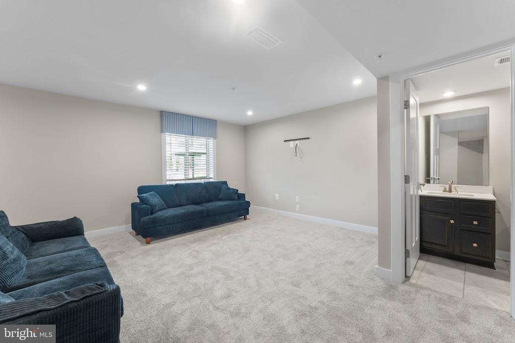 10127 DRESSAGE DRIVE