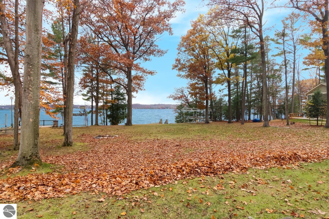 6660 SE Torch Lake Drive