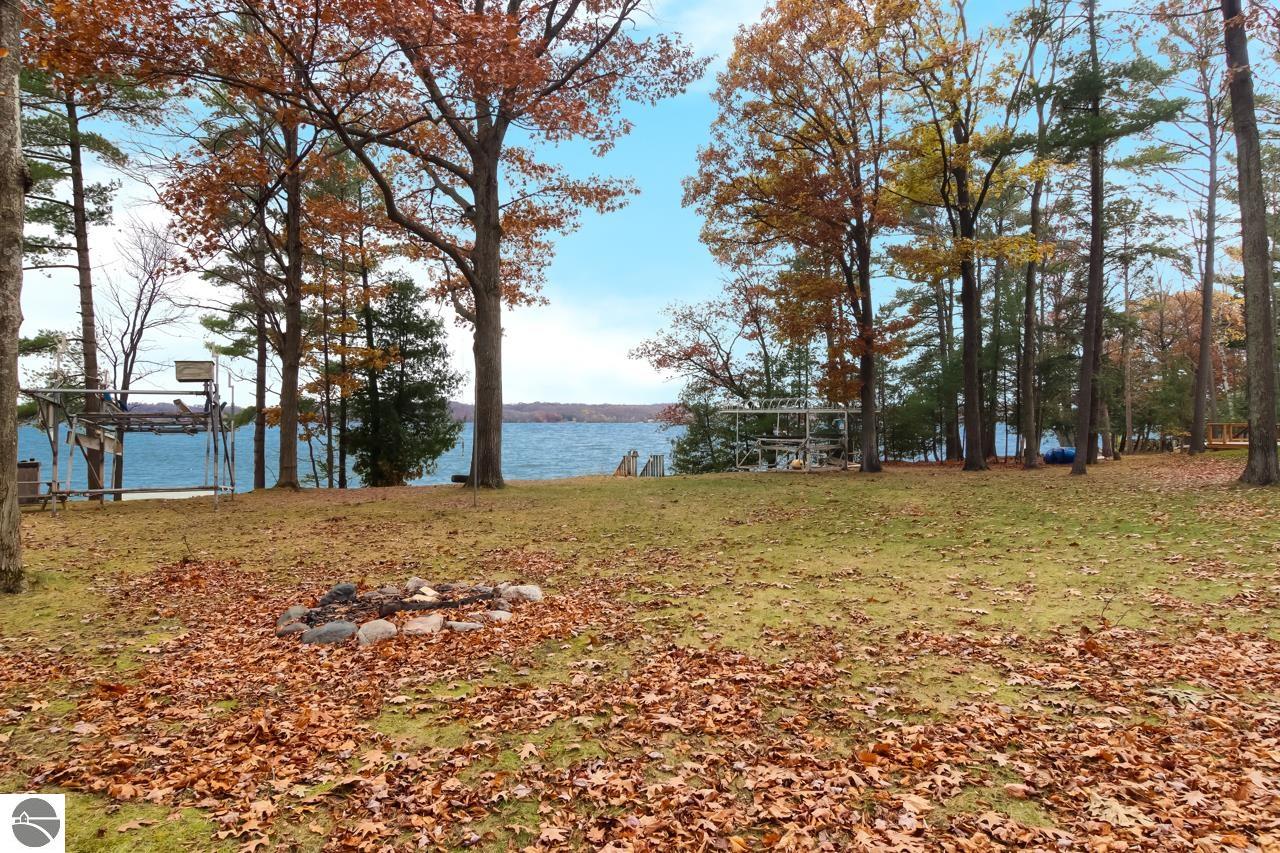 6660 SE Torch Lake Drive