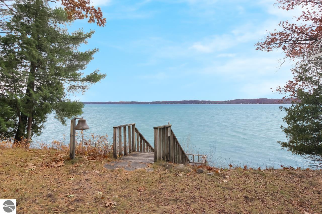 6660 SE Torch Lake Drive