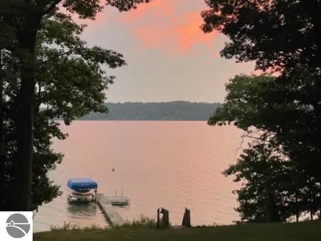 6660 SE Torch Lake Drive