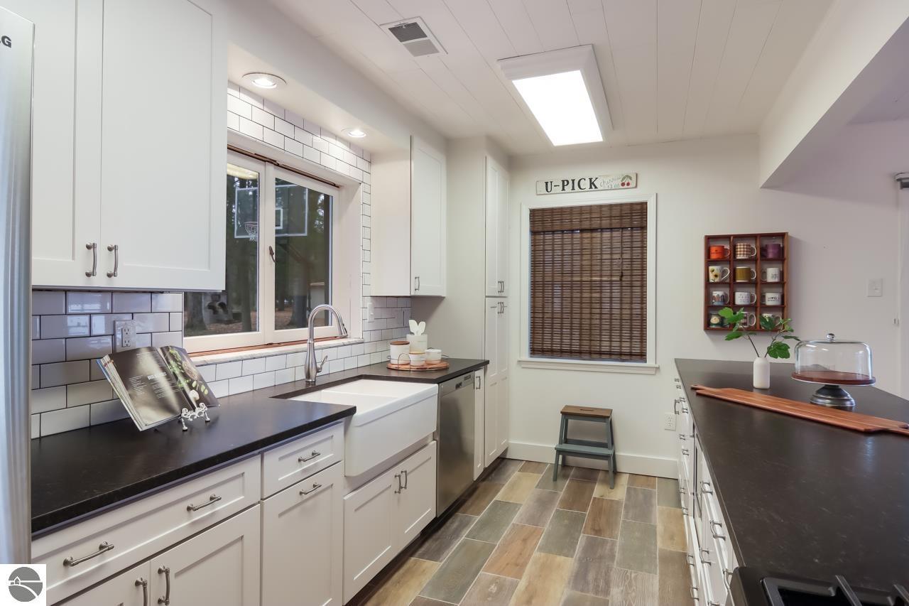 6660 SE Torch Lake Drive