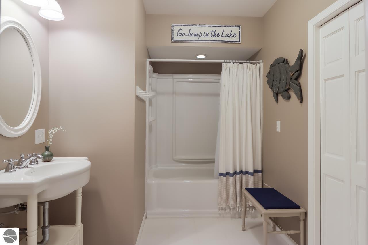 6660 SE Torch Lake Drive